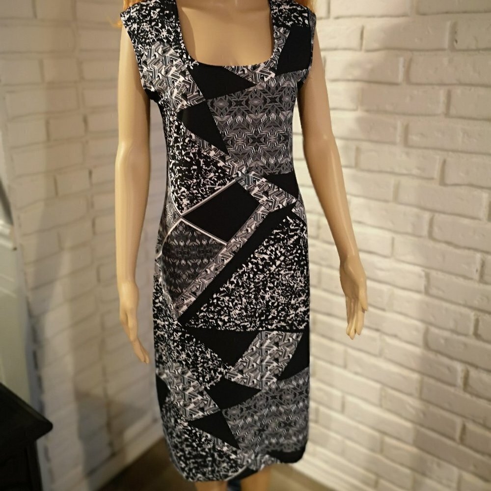 Suzy Shier Sleeveless Ladies Fitted Dress